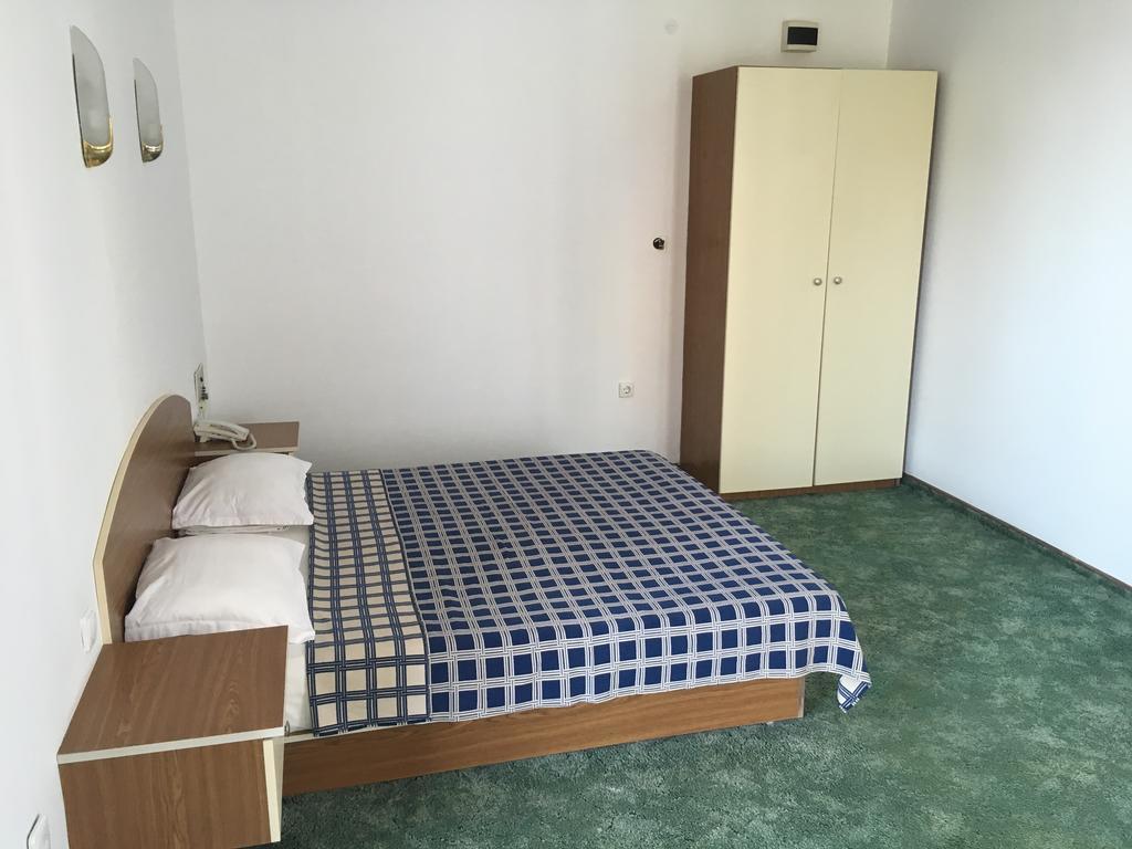 סבטי ולאס Hotel Corona מראה חיצוני תמונה