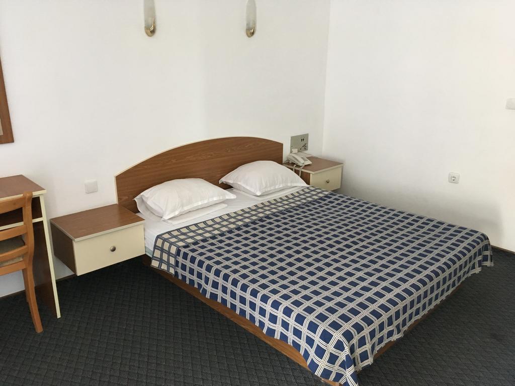 סבטי ולאס Hotel Corona מראה חיצוני תמונה